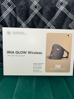 Glow Wireless LED Light Therapy Mask - Black